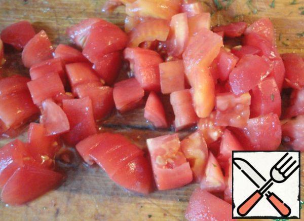 Cut the peeled tomatoes into cubes.
