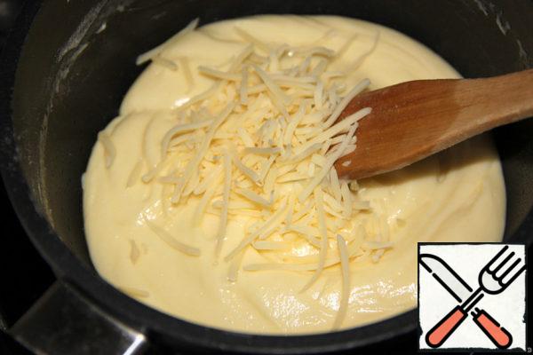 Small portions to enter the cream, constantly and quickly mixing the mass. Add salt and pepper and add half of grated cheese. Stir to melt the cheese.