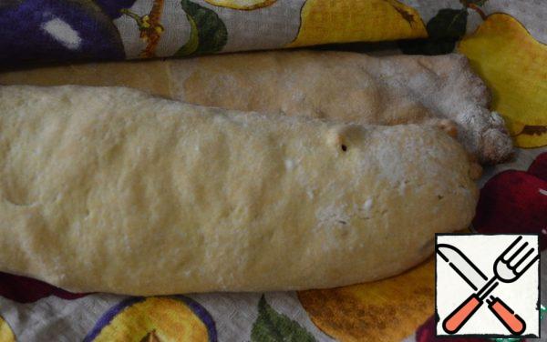 The finished strudel can optionally be sprinkled with powdered sugar.