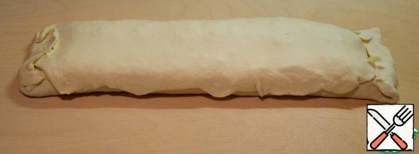 Cover the remaining edge of the roll, pinch the sides.
Put the strudel on a greased baking sheet and put in the oven (190-200*C) for 15 minutes.
Then brush the strudel with egg and leave in the oven until Browning.