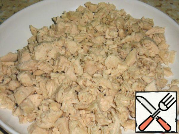 Boil chicken fillet and cut into small pieces.