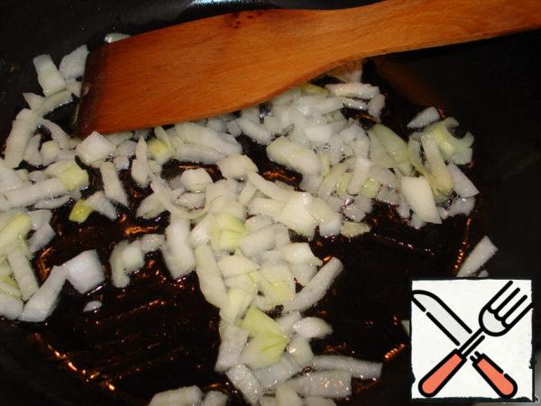 Finely chop the onion and fry in oil until Golden brown.