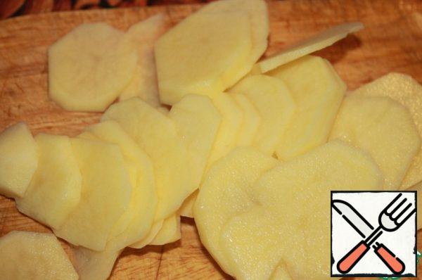 Potatoes cut into thin plates.