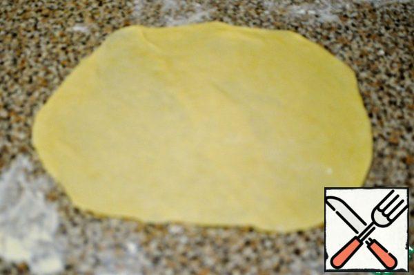 Roll out thin cakes so that they do not stick, use flour.
