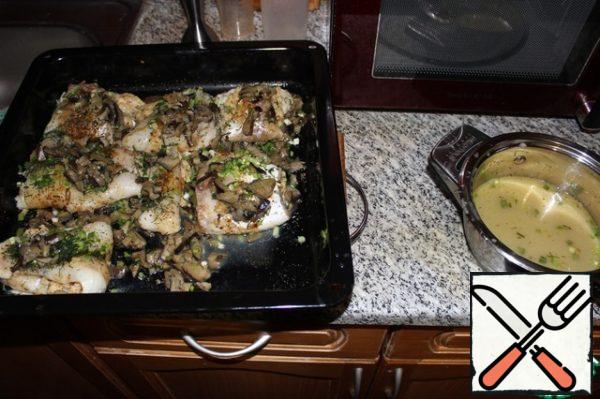Drain the fish juice into another saucepan and boil it to 1 cup.
