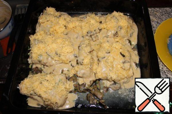 Pour over the fish sauce, sprinkle with cheese and bake in the oven under the grill at 175 degrees until the cheese is baked.
