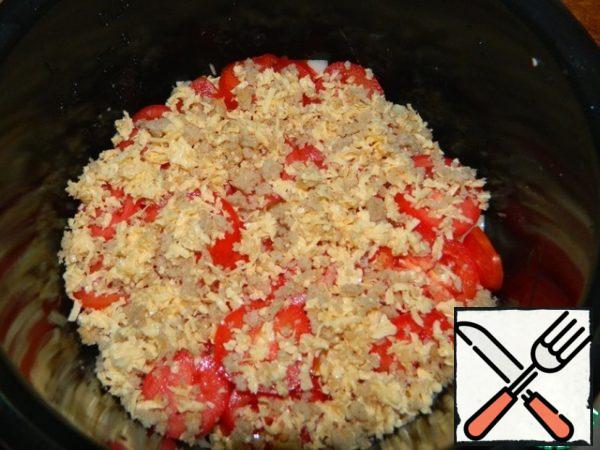 Then lay out onion and tomatoes. And also sprinkle 1/3 of the cheese mixture. Add salt.