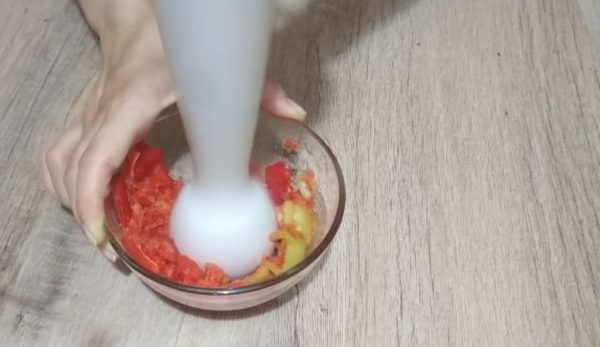 Sweet pepper is crushed with a blender.