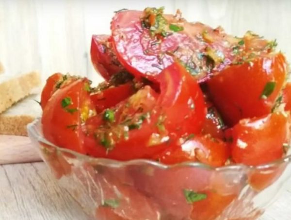 Only from the aroma of such tomatoes the appetite comes instantly. Tomato juice with a marinade of pepper, garlic, herbs and spices can just be dipped in bread – it's so delicious! Be sure to try to cook pickled tomatoes according to this recipe, and it will become your favorite.
Enjoy your meal!