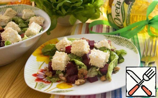 Pieces of cheese in sesame spread on top of the salad and do not mix.