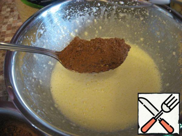 In beaten eggs add a piece of soft butter, continuing to whisk.