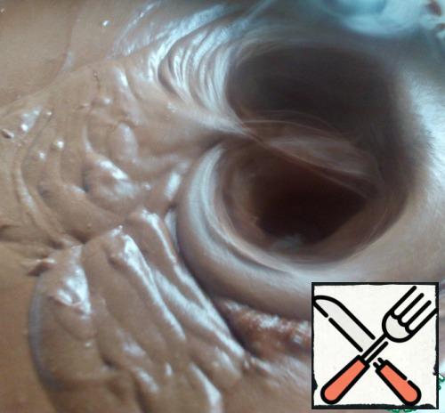 The second stage: begin to appear stains from the mixer. Third stage: have clearly visible stains, but the mousse isn't thick.