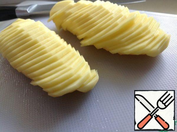 Potatoes (2-3pcs) cut into thin slices.