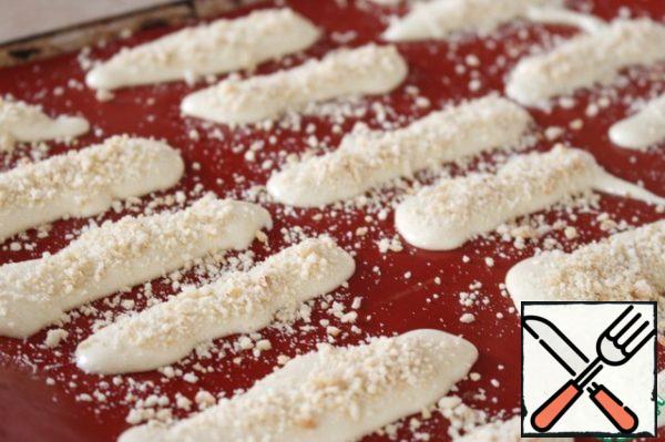 Place the dough on a baking sheet covered with a silicone mat or parchment using a pastry bag or spoon in strips about 1.5 cm thick and 8-10 cm long. (I didn't like to smear with a spoon, the cookie turns out to be very wide and it's difficult to make long strips out of it.) Sprinkle with chopped almonds.
