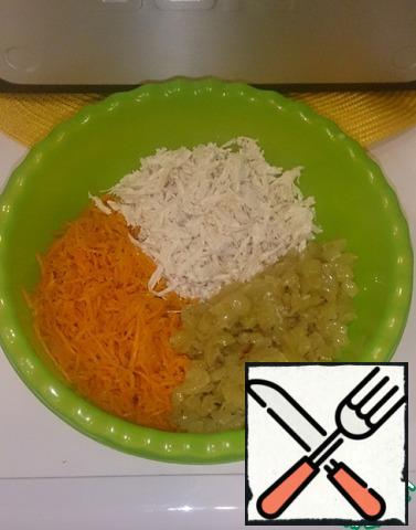 When everything is ready, add our onions to the carrots, then take the breast and pinch it to get the fibers, the main thing is not to cut it, also add to the salad, with stirring it will be difficult at first, but in the end everything will mix)))