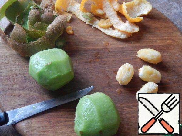 Peel and slice the fruit.
