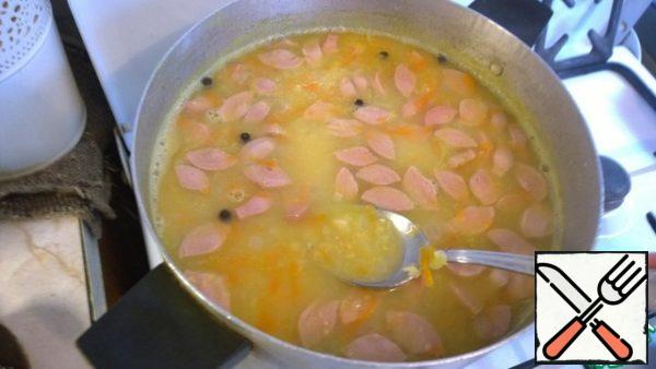 After about 10 minutes, the soup will start to thicken.
