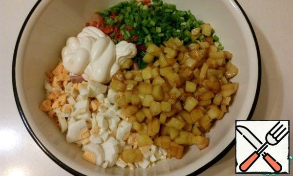 Cool the potatoes with a slotted spoon put in a bowl, add mayonnaise and mix, if necessary, salt. Salad can be eat immediately, and can be give to stand up. It and the next day delicious.