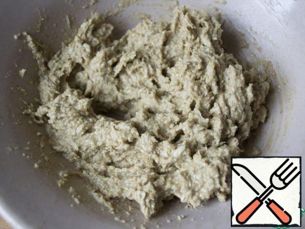 For the filling, mix a little butter with halva so that the mass becomes homogeneous. Also, instead of halva, you can use another filling (jam, chocolate, etc.).)
