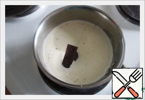 Milk and cream bring to a boil in a small saucepan.
Remove from heat and lay the pieces of chocolate.