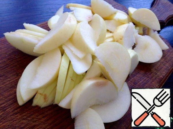 Wash apples and cut into thin slices.