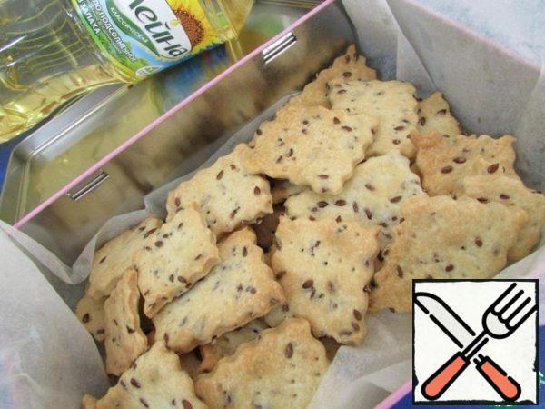 The finished cookies remove from the oven. Put in a container, allow to cool, then tightly close the lid to preserve the freshness of cookies.