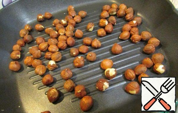 Fry the hazelnuts in a dry pan.