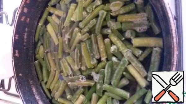 Then wash string beans and cook after boiling for 3 minutes.