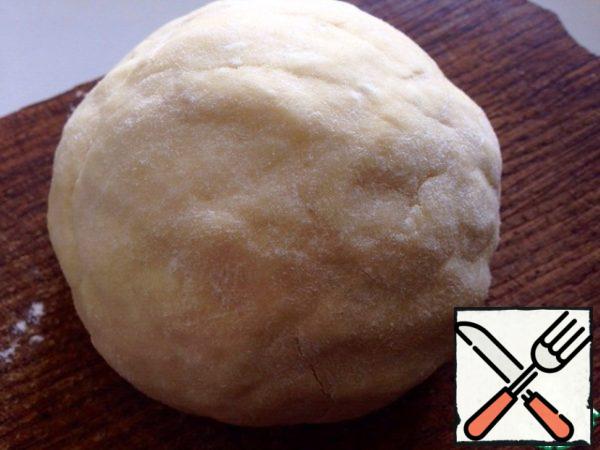 Add cold milk (or water) and knead the dough. If necessary, you can add flour when mixing! Collect the dough into a bowl and refrigerate for 30 minutes.