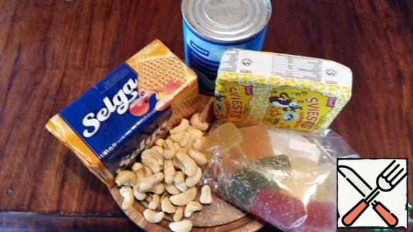 These are our ingredients. Without taking into account the freezing time, the entire preparation of this dessert will take us no more than 10 minutes.
