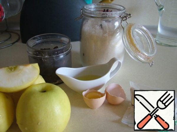 4 teaspoons agar-agar soak in 150 g of water for 1 hour. 4 apples (Antonovka-the best option for marshmallows, it has a lot of pectin - natural gelling agent) to clean, remove the core and cut into quarters.