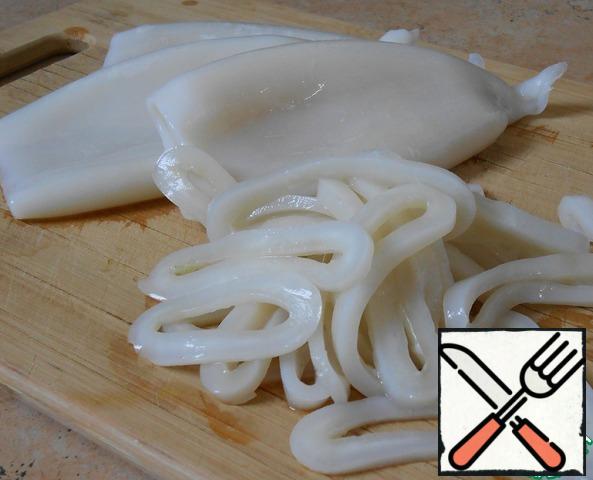 Cut into carcasses of squid (I have squid was frozen purified).