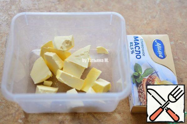 Cut the cooled butter into cubes, add flour and salt, mash with hands into small crumbs;
Add water, knead smooth dough;
Divide the dough into 2 parts, each part roll into a ball and remove it in bags in the fridge for 30 minutes;