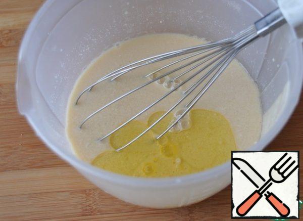 Add salt, vegetable oil and egg, mix.
