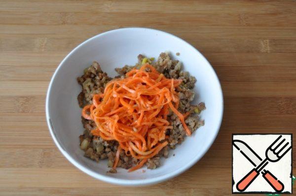 For this filling will need carrots in Korean. You can, of course, buy ready-made, but it is better to do it yourself. The site has a lot of different recipes for its preparation.