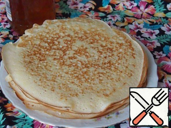 With a whisk beat the eggs with the milk, add the starch, flour and stir until obtaining batter. Add salt and sugar. Fry thin pancakes in sunflower oil. You can cook pancakes according to your favorite recipe.