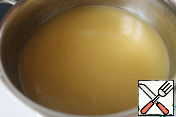 Add sugar and water, let it simmer slightly for a few minutes. Add agar-agar, keep on fire for another 4-5 minutes. Clean.
