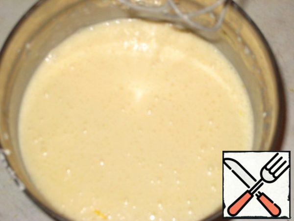 Add cream, sour cream, lemon zest and liqueur. Knead a homogeneous mass.