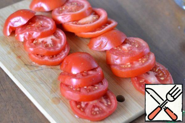 Tomatoes cut into slices.