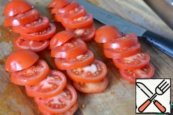 Tomatoes cut into slices.