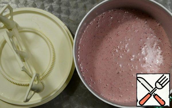 All the ingredients are thoroughly whipped in a blender, spread in a freezer or just a bowl. With freezer easier - put in the freezer and forgotten. Without it, you will have to mix the mass every hour and send it back to the freezer.