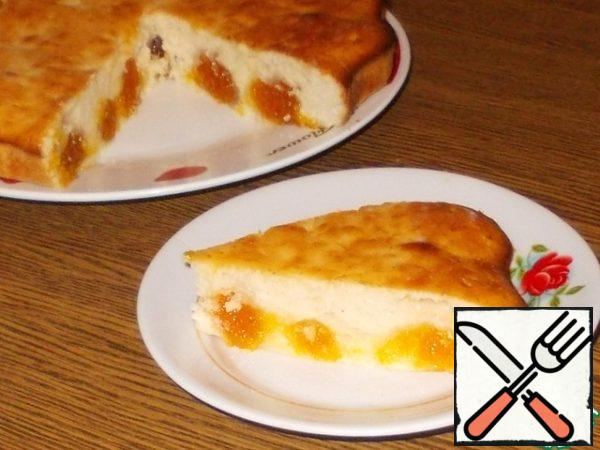 Do not cut immediately... Let it stand a little, so that marmalade grabbed and did not reach for the knife. While the pie cools down, you can boil a kettle or brew coffee. And after 10-15 minutes you can cut. Pie to taste and in appearance in the section is very similar to cottage cheese casserole!
Enjoy your tea!