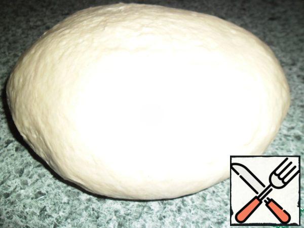 In warm water dissolve yeast. When they rise strong cap, knead the dough from the products of room temperature. From milk to leak 2 tbsp of marshmallow cream to the rest to heat, dissolve in it the sugar and salt, pour in yeast, add the vanilla or vanilla sugar. Add eggs, flour, butter. Knead the dough to elasticity, the dough ceases to stick to the hands. Leave it to ferment for about 1 hour in heat.