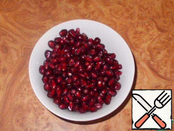 While the onion is marinating, disassemble the pomegranates.
