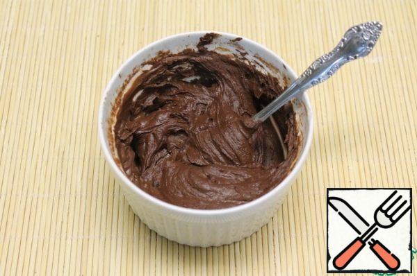 DOUGH: preheat the milk (almost to a boil) and pour in the cocoa. Mix thoroughly. It will turn out a thick mass.
