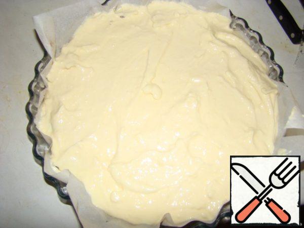 Curd mix well with 4 eggs..1 Cup sugar..50 g butter (softened.) vanilla pour the mass into the mold on top of the butter and flour mass.