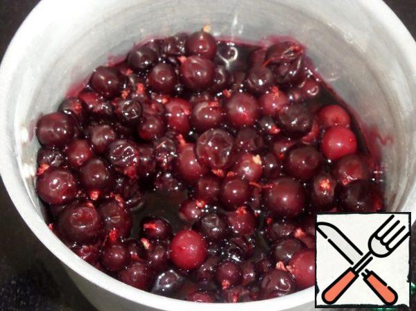 Add the berries to the pan. (I used freshly frozen, pre-thawed.) Add 2 tablespoons of water to the fresh berries.
