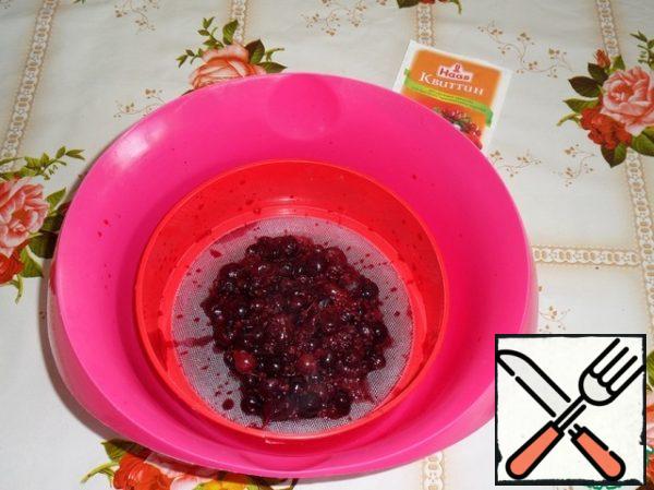 Rub the berries through a sieve.
