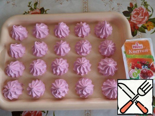 Leave the mold with the future marshmallow for 10-12 hours at room temperature.
