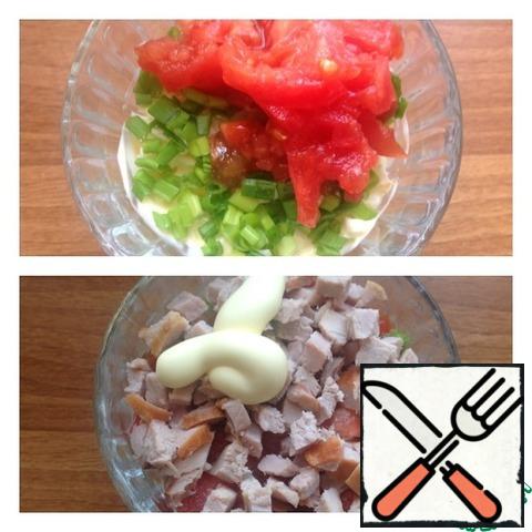 Next layer, green onions finely chopped. Next, cut the tomato into small cubes and grease with mayonnaise. Cut the pork into a small cube, this is our next layer. Pork can be replaced with ham. Grease with mayonnaise.